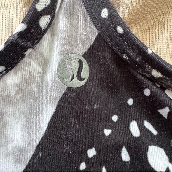 NWT Lululemon Power Y Tank Luon Static Mist White Black Size 6 - Picture 12 of 15